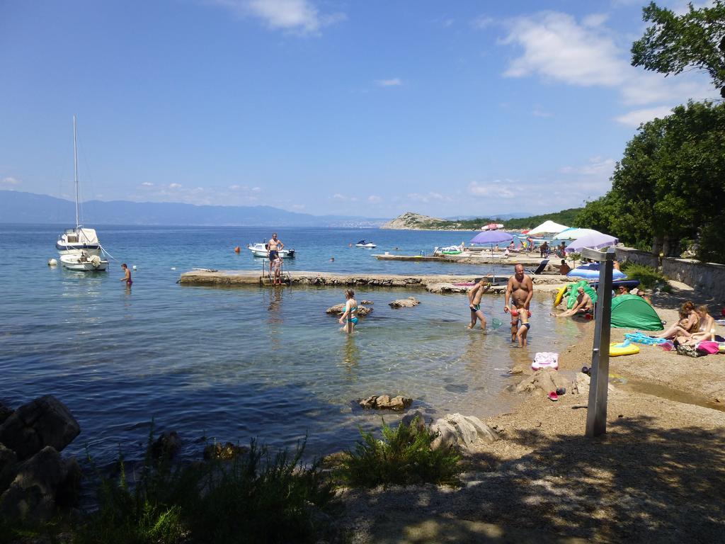 Apartments Villa Rosmarin Omišalj Eksteriør billede