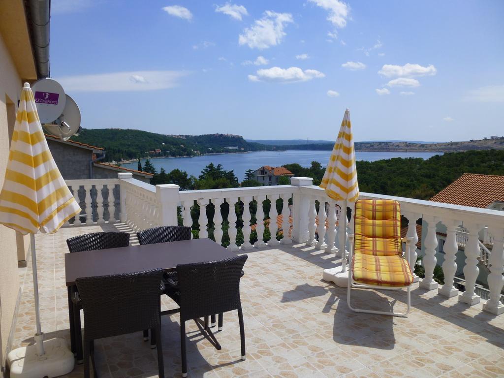 Apartments Villa Rosmarin Omišalj Eksteriør billede