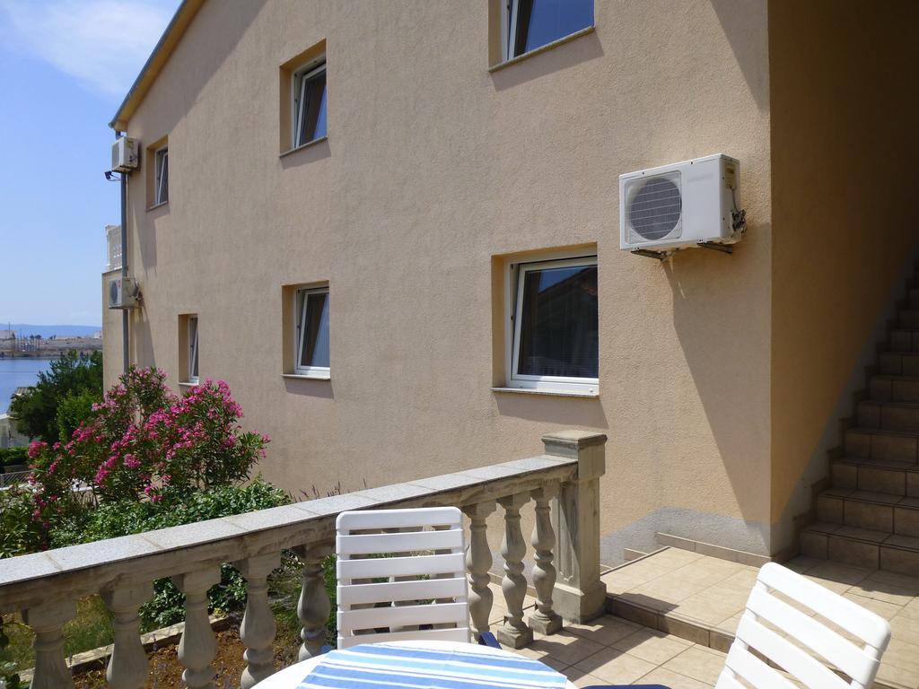 Apartments Villa Rosmarin Omišalj Eksteriør billede