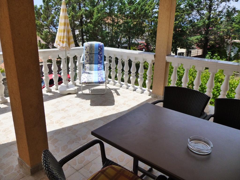 Apartments Villa Rosmarin Omišalj Eksteriør billede