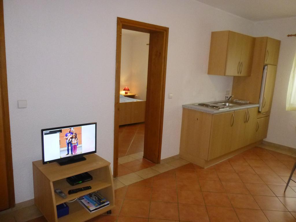 Apartments Villa Rosmarin Omišalj Eksteriør billede
