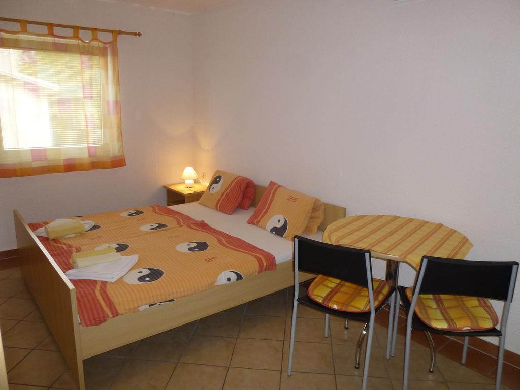 Apartments Villa Rosmarin Omišalj Værelse billede