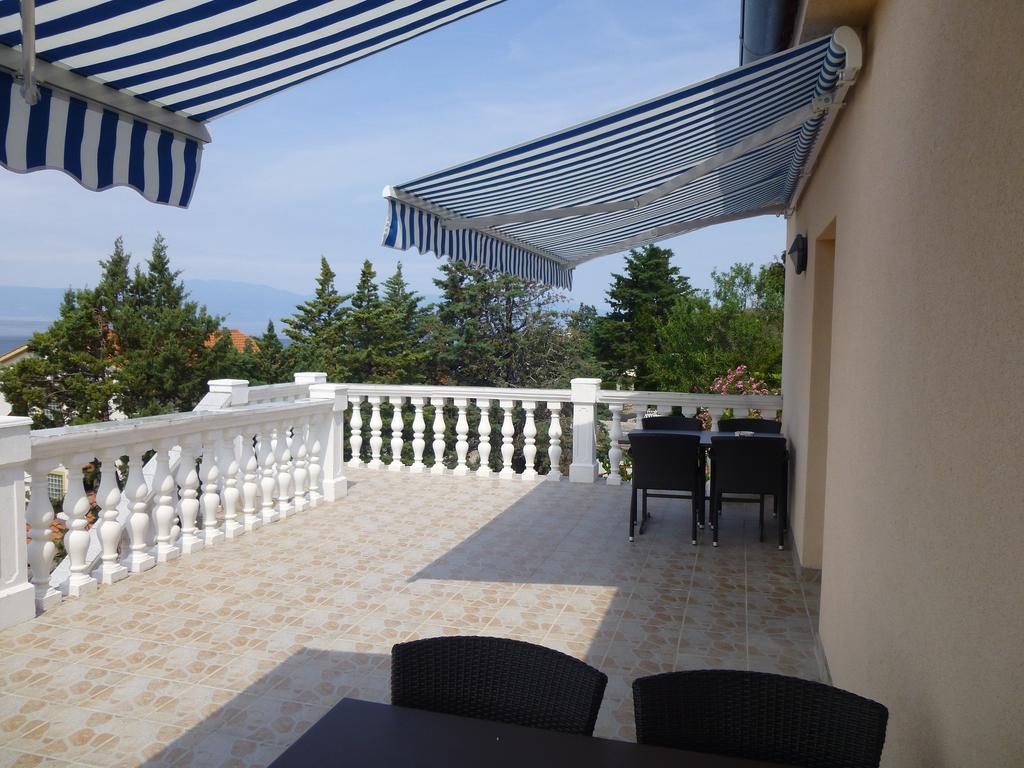 Apartments Villa Rosmarin Omišalj Eksteriør billede