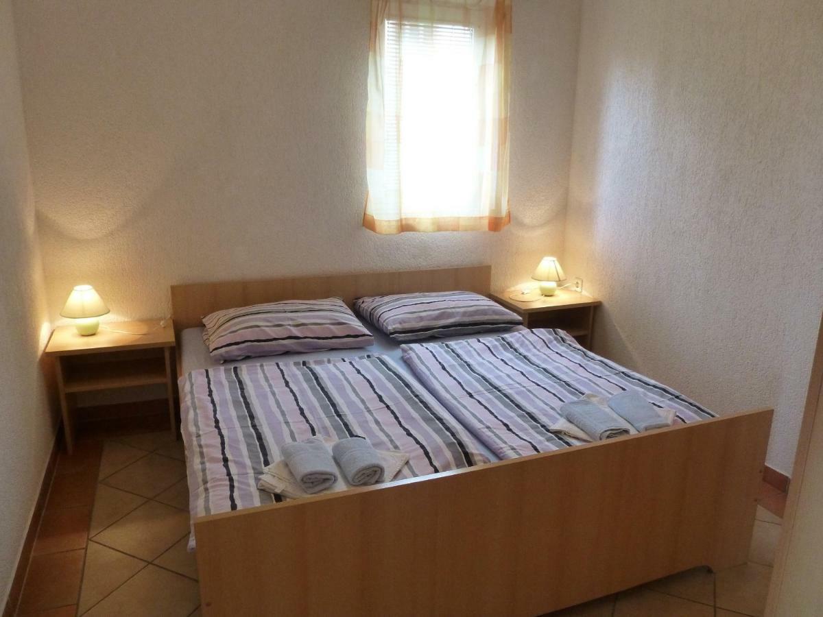 Apartments Villa Rosmarin Omišalj Eksteriør billede