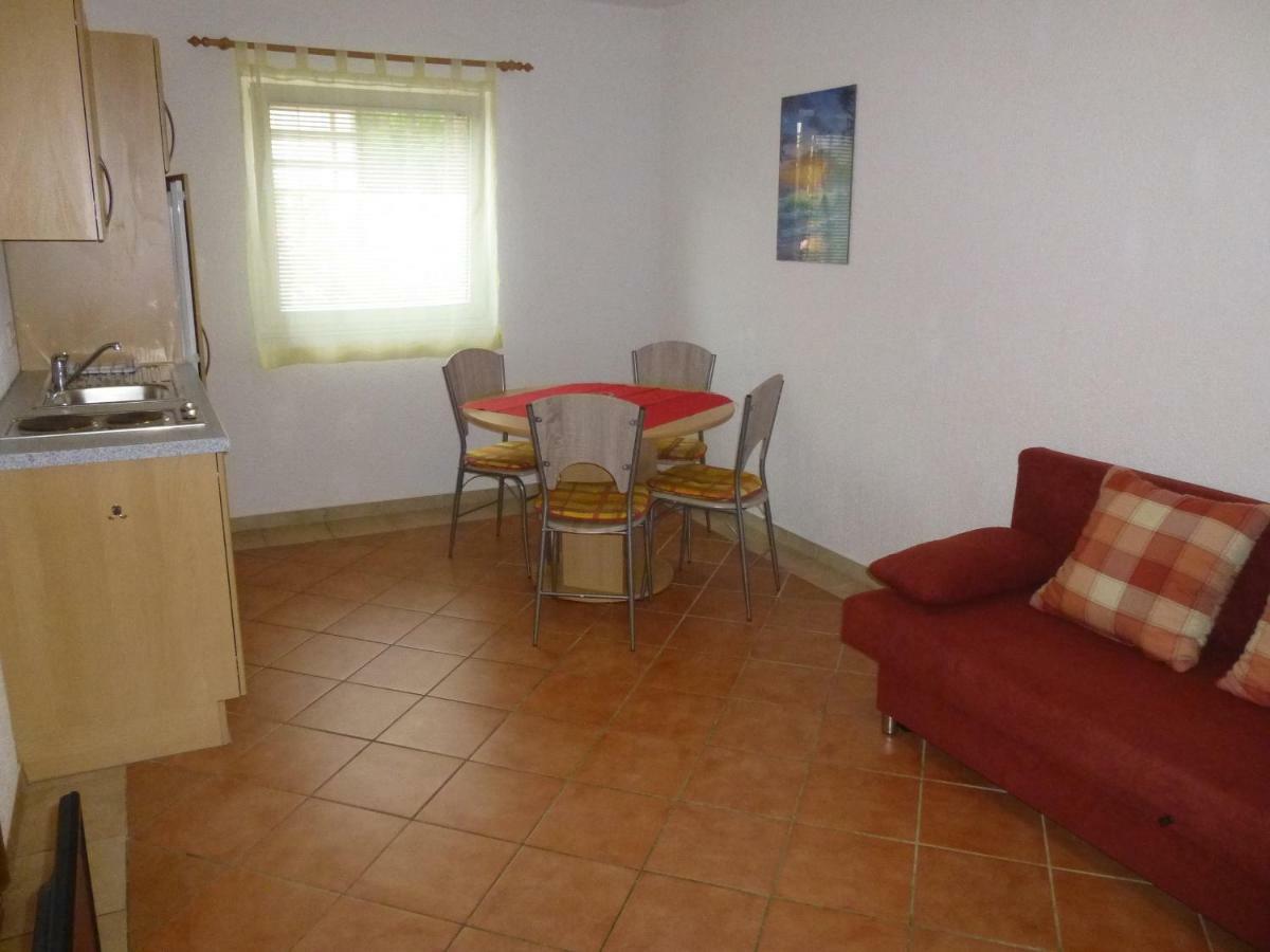 Apartments Villa Rosmarin Omišalj Eksteriør billede