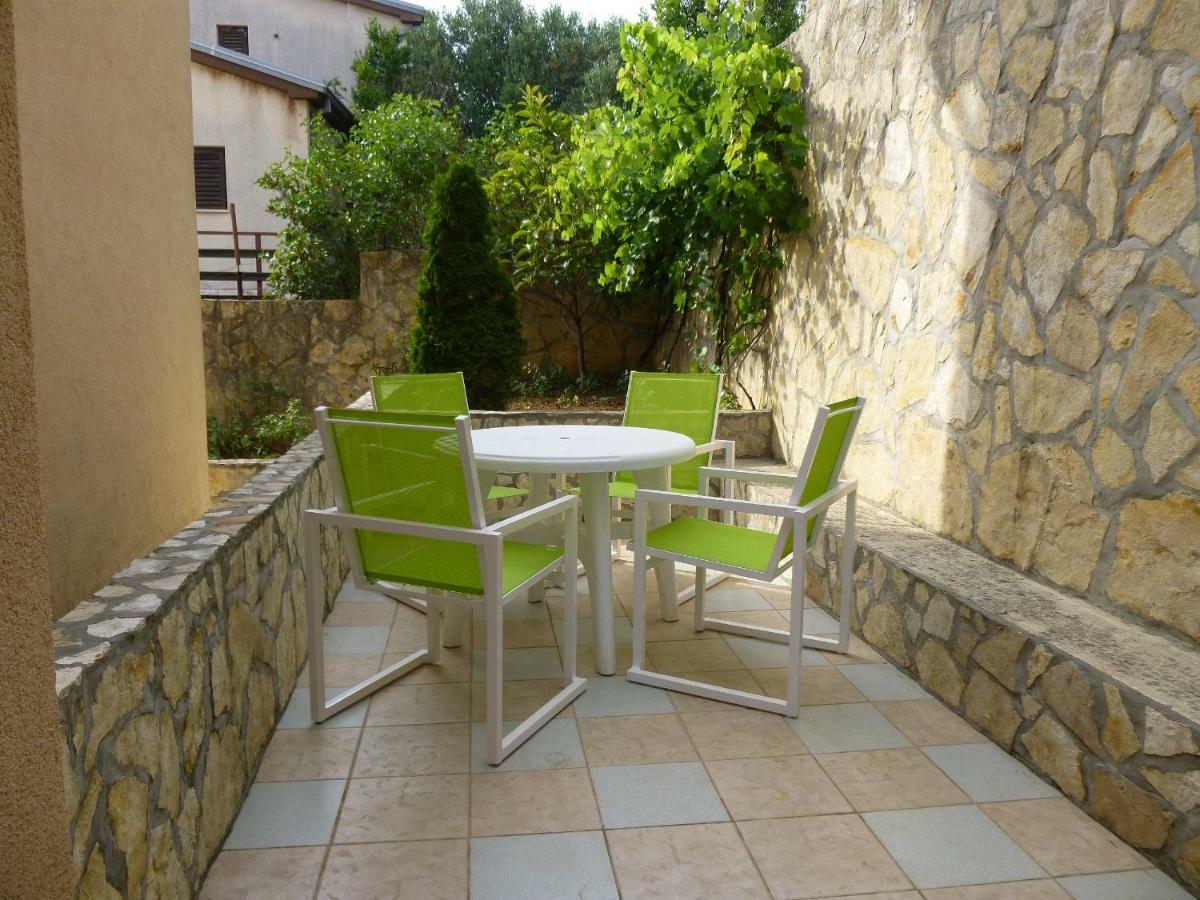 Apartments Villa Rosmarin Omišalj Eksteriør billede