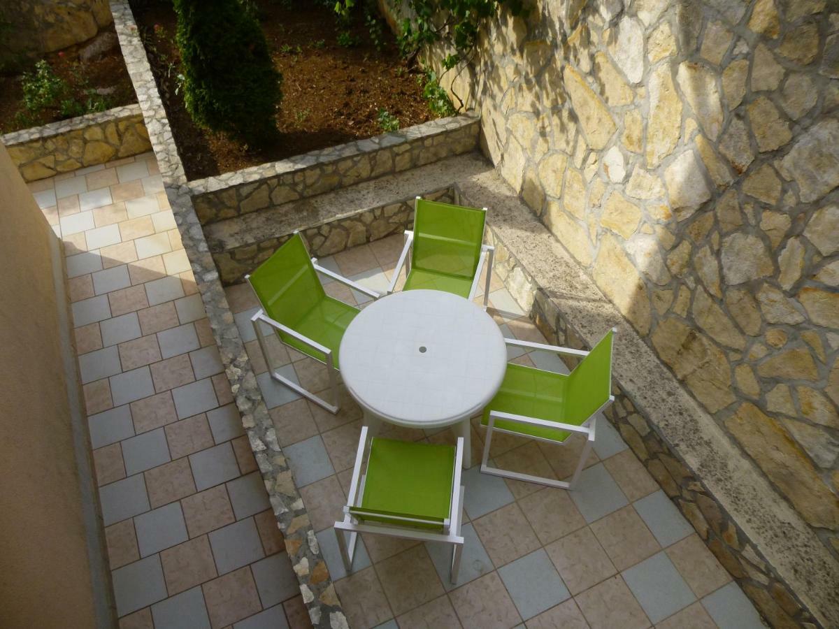 Apartments Villa Rosmarin Omišalj Eksteriør billede