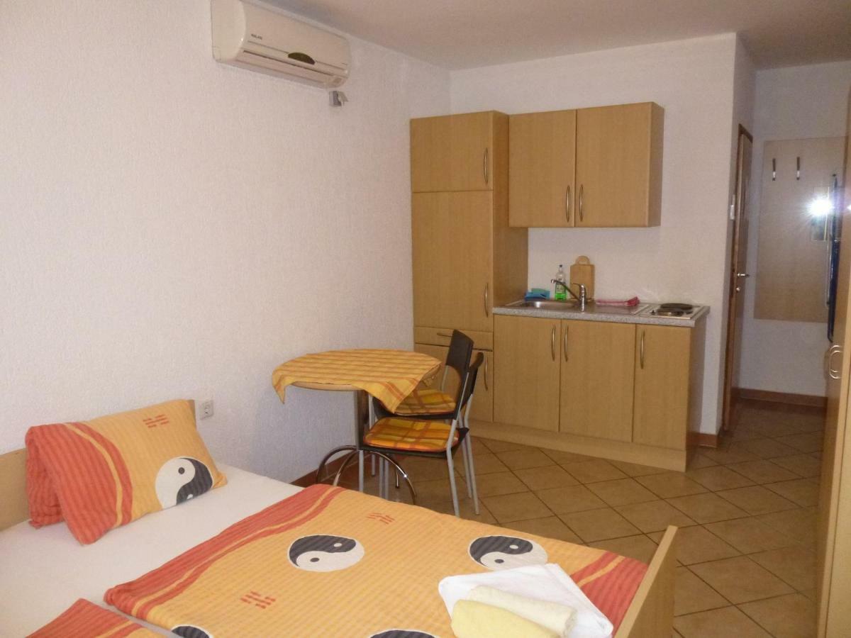 Apartments Villa Rosmarin Omišalj Eksteriør billede